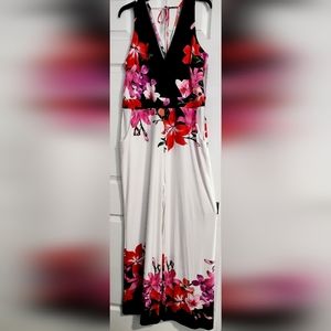 Summer is upon us 🌞 floral jumpsuit